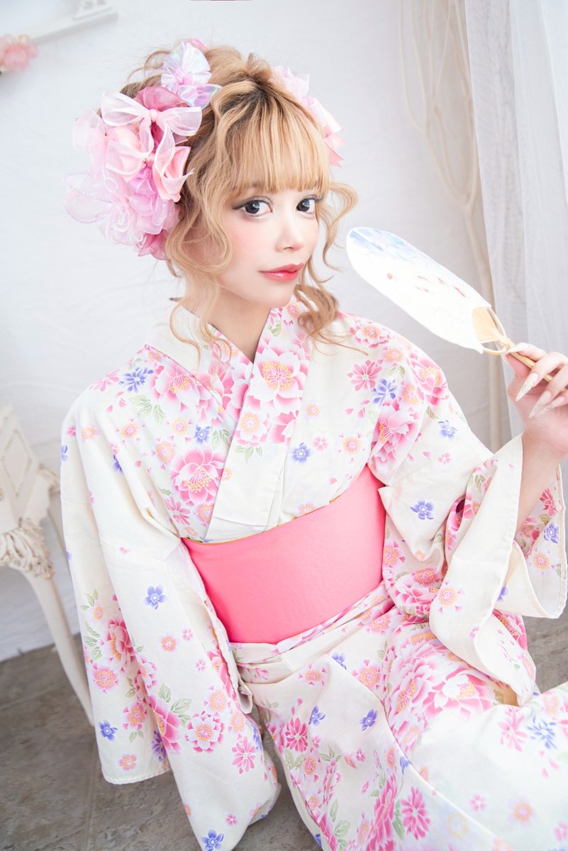 usk227's tweet photo. ヘアメに大切なのは360度可愛くする事ですね！ https://t.co/0bYQ1Bgn0U