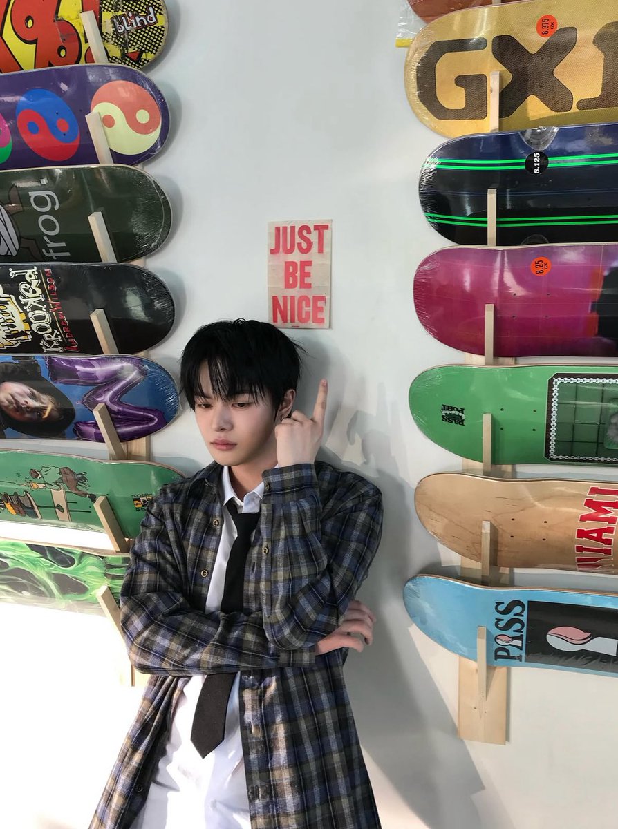 love_memore1's tweet photo. 셔츠에 넥타이가 그냥 퍼스널 이심 https://t.co/CcSguFjYrs