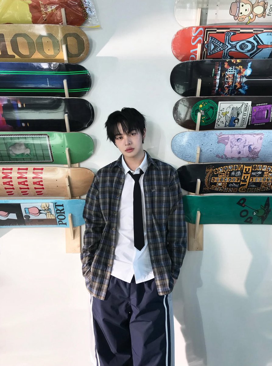 love_memore1's tweet photo. 셔츠에 넥타이가 그냥 퍼스널 이심 https://t.co/CcSguFjYrs