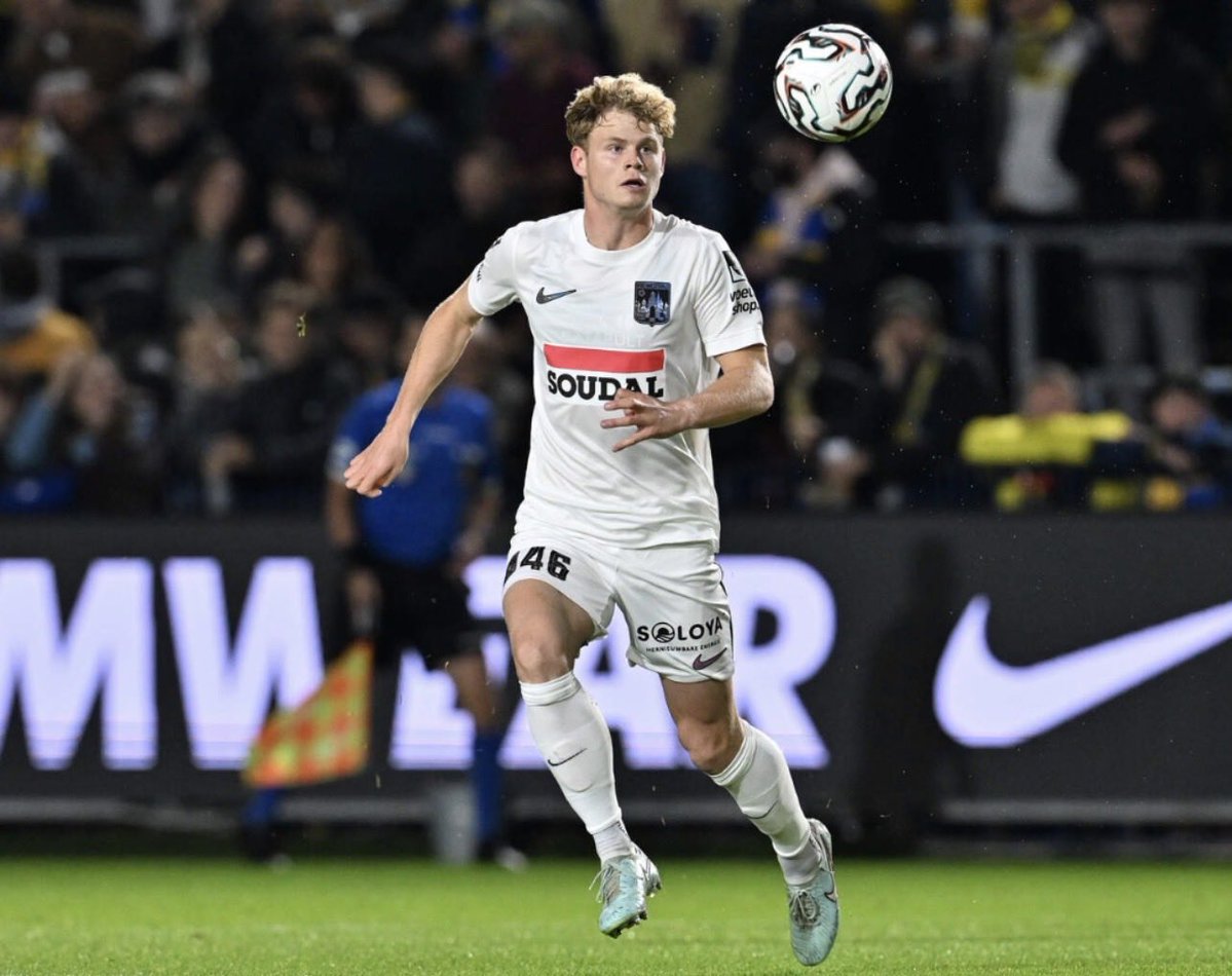 kitcollector_'s tweet photo. AZ is geïnteresseerd in Belgisch jeugdinternational en oud PSV speler Arthur Piedfort, de Alkmaarders lijken 3 miljoen euro over te hebben voor de jonge belg die in 2027 uit zijn contract loopt. 

Vraagprijs Westerloo vooralsnog 4,5 miljoen, Piedfort ziet AZ wel zitten.
#AZ https://t.co/WdEusIFw09