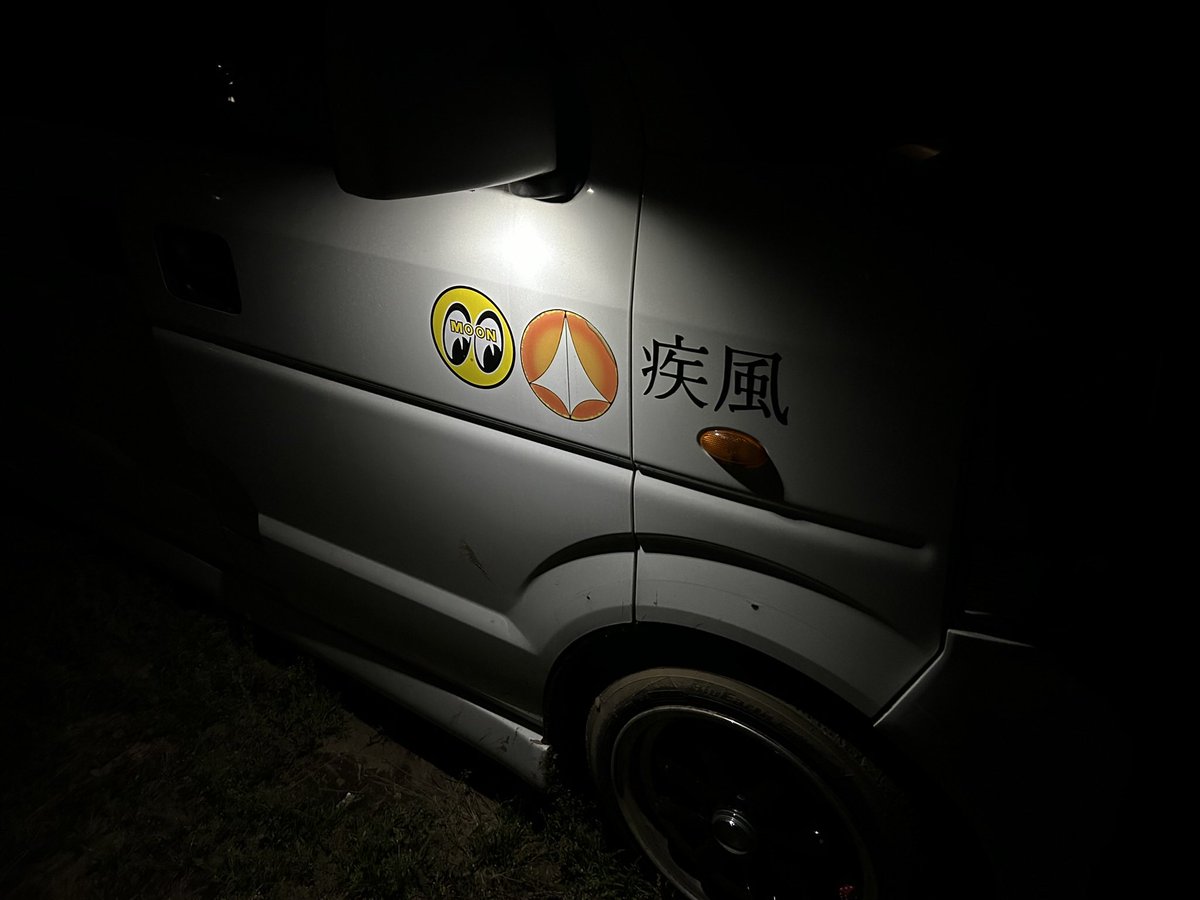 FlashBack_1982's tweet photo. あー明日は久しぶりに都内の現場。
オラのマシン、リアのベアリングがイカれてしまって入院中なので代わりのエヴリィで🚐💨💨💨 https://t.co/f1W55BjX1R