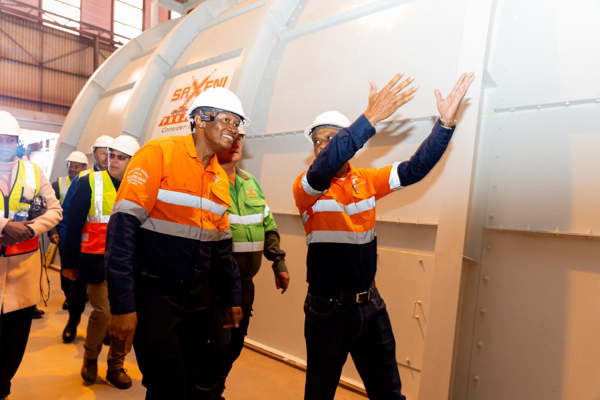TPT_Transnet's tweet photo. TPT Chief Executive Jabu Mdaki joined the technical team, Transnet leadership and key stakeholders to mark the commissioning of Tippler 3 and celebrate this significant milestone for the Saldanha Iron Ore terminal.

#WesternCapeTerminals #Tippler3Commissioning #R4G https://t.co/hC9qhwHSPt