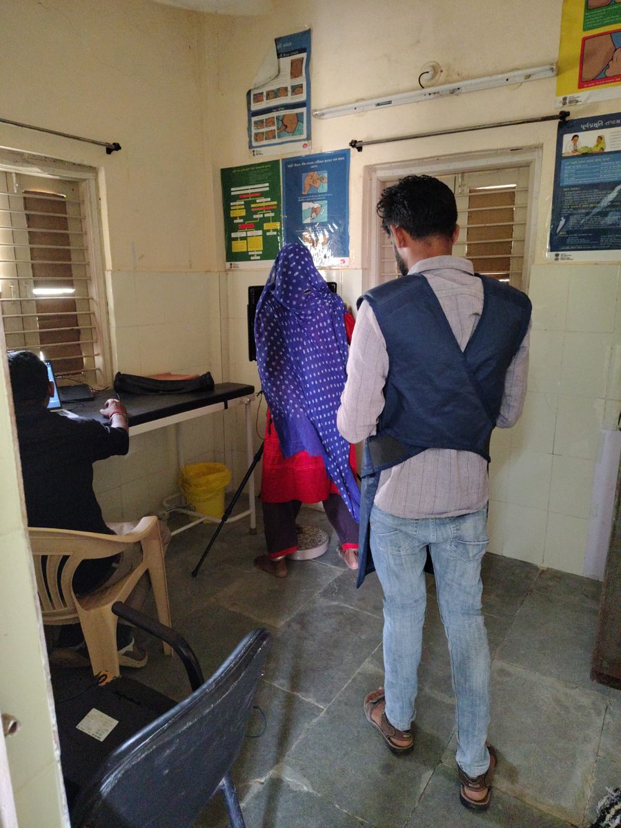 FulraHwc's tweet photo. લખપત તાલુકામાં TBMBA 2.0 હેઠળ દયાપર &amp;ઘડુલી હાઈ-રિસ્ક ગણાતા વિસ્તારમાં એ એક્સ-રે કેમ્પનું આયોજન કરવામાં આવ્યું જેમાં 94 લાભાર્થીઓના એક્સ-રે પાડવામાં આવેલ જેમાંથી પ્રાથમિક તપાસમાં શંકાસ્પદ જણાતા 5 લાભાર્થીઓના NAAT તપાસ માટે સેમ્પલ લેવામાં આવ્યા #ગામગામશહેરશહેર #TBMuktBharat https://t.co/qwgmy2n3cm