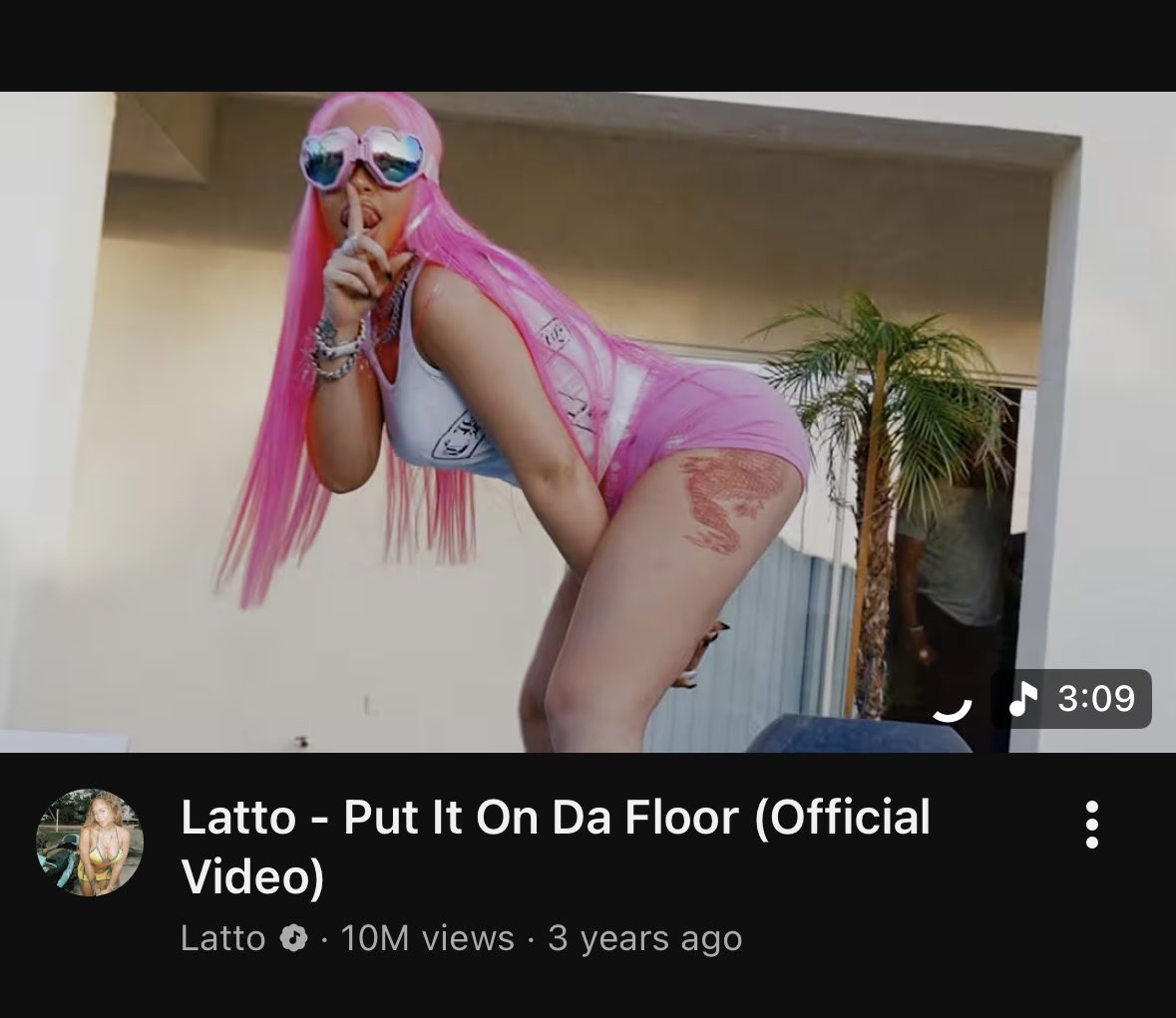 CamistheOne10's tweet photo. 🎰LATTO-Put it on the floor-10 million views
🎰LATTO-Put it on the floor FEATURING 👠CARDI B 182 million views. 
In what world would Cardi b need #Latto for sales. That pregnancy got LATTO delulu lemon cause girl what???? #Cardib https://t.co/0EhoyBgxOi