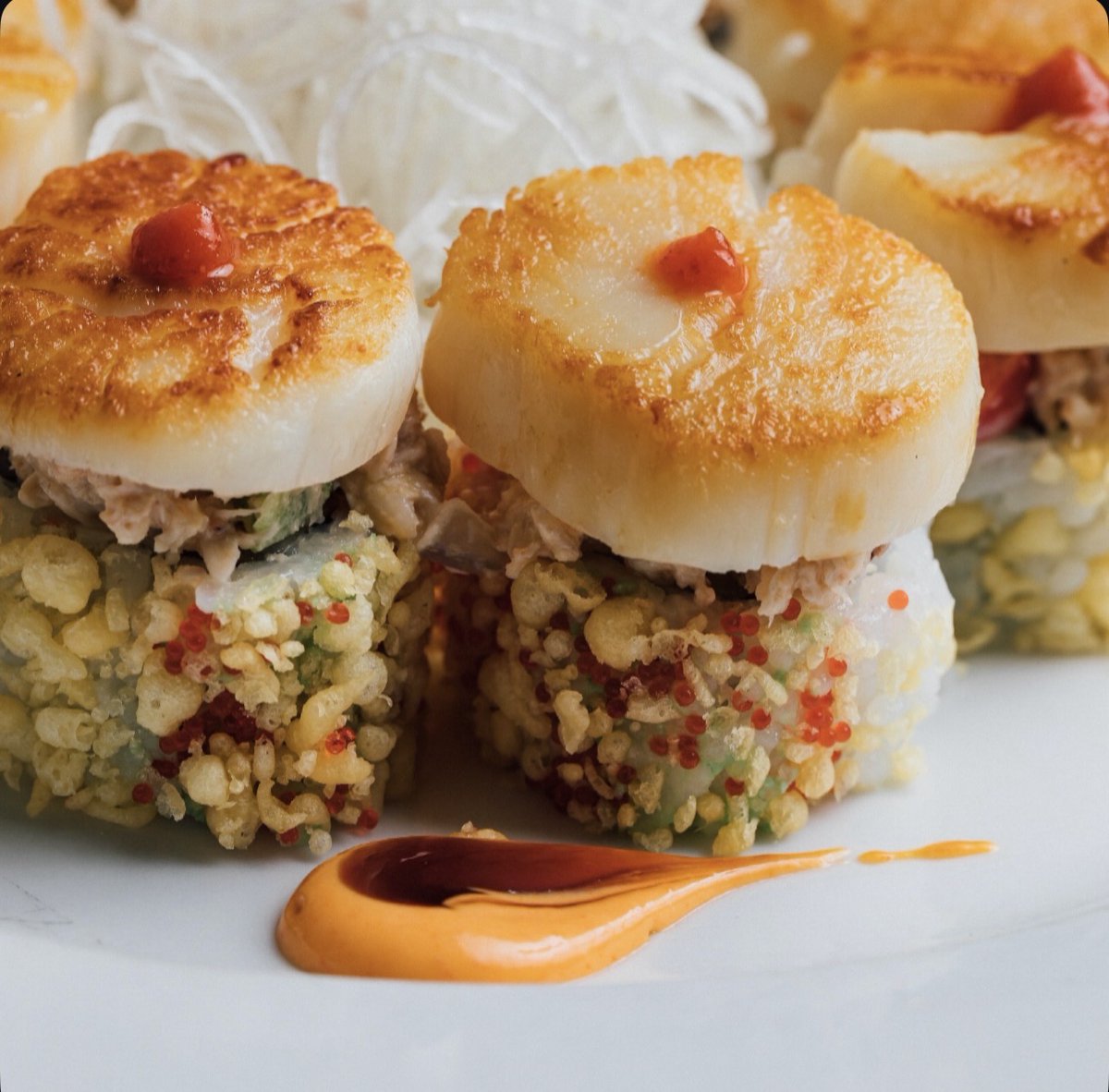 eeZ_fusionsushi's tweet photo. Scallops, but make it art. 
📸: All Eyes on You 
#sushi https://t.co/w157v4EMSw
