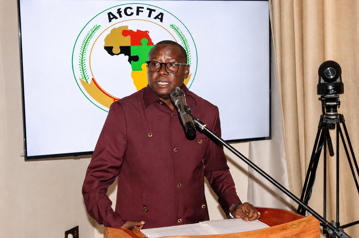 AfCFTA's tweet photo. À Aneho, au Togo, des experts examinent la mise en œuvre des engagements du pays dans le cadre du même dispositif AFIRM.

Les discussions portent sur les progrès accomplis, les obstacles rencontrés et les opportunités de renforcement, avec un impératif : que les recommandations reposent sur des données et soient prêtes à être validées.

Deux pays, un même processus, une même exigence de résultats. C'est ainsi que l'intégration africaine se construit, pas à pas.

Partagez si vous pensez que les examens par les pairs sont la clé d'une mise en œuvre solide de la ZLECAf.

#ZLECAf #AFIRM #CréerUnSeulMarchéAfricain