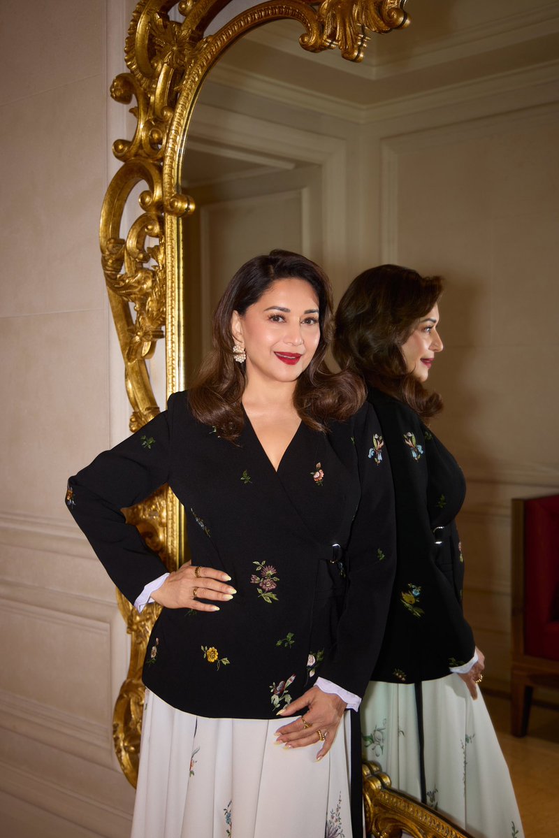 MadhuriDixit's tweet photo. Just adding a little floral poetry to the evening🌸🖤 https://t.co/vWzq63u6sp
