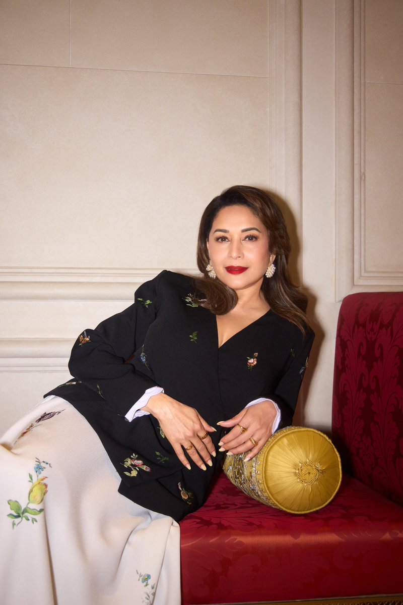 MadhuriDixit's tweet photo. Just adding a little floral poetry to the evening🌸🖤 https://t.co/vWzq63u6sp