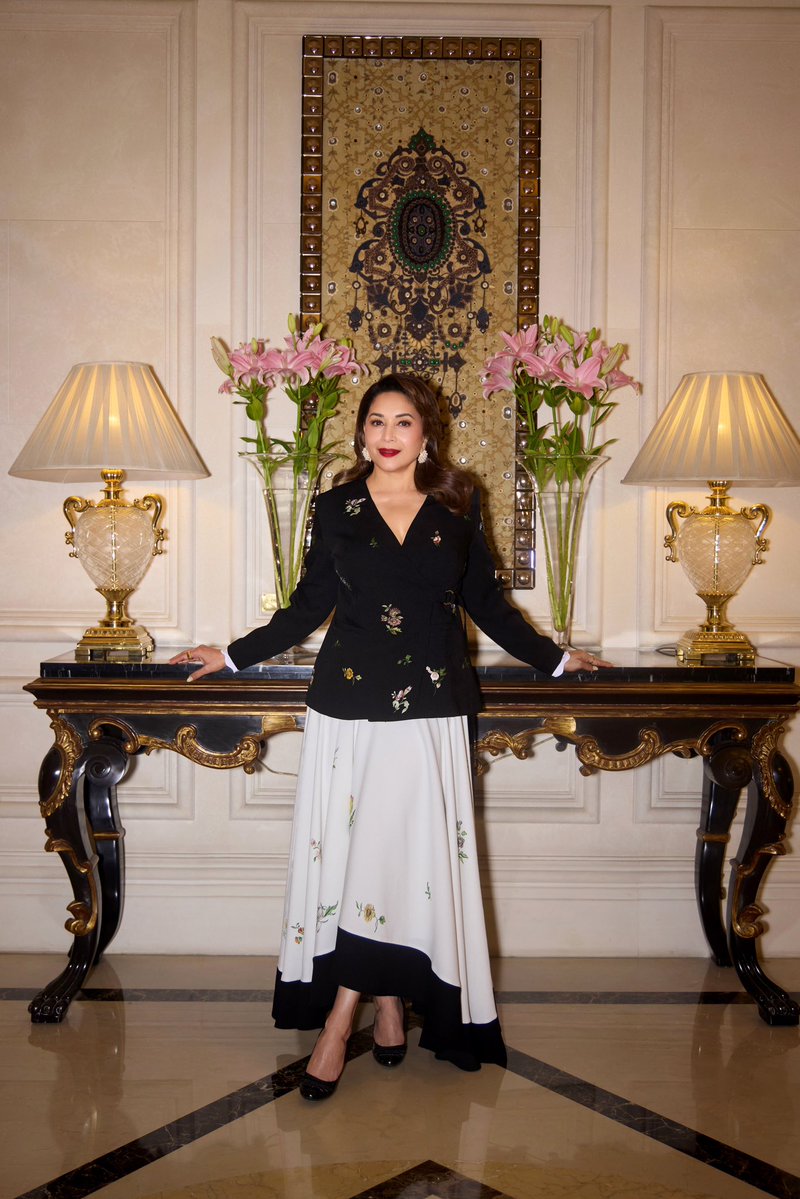 MadhuriDixit's tweet photo. Just adding a little floral poetry to the evening🌸🖤 https://t.co/vWzq63u6sp