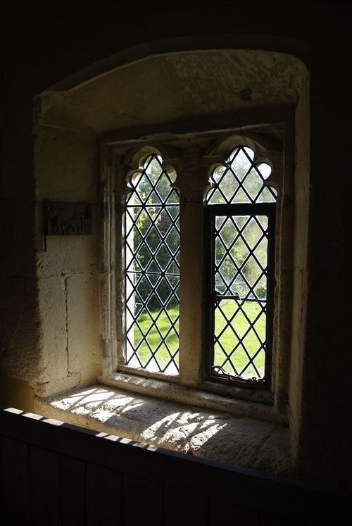 Anglo_Warrior's tweet photo. I’m always reminded of our countryside whenever I see cross-hatched style windows. They just feel so quintessentially English. https://t.co/WZ7fJAXqkA