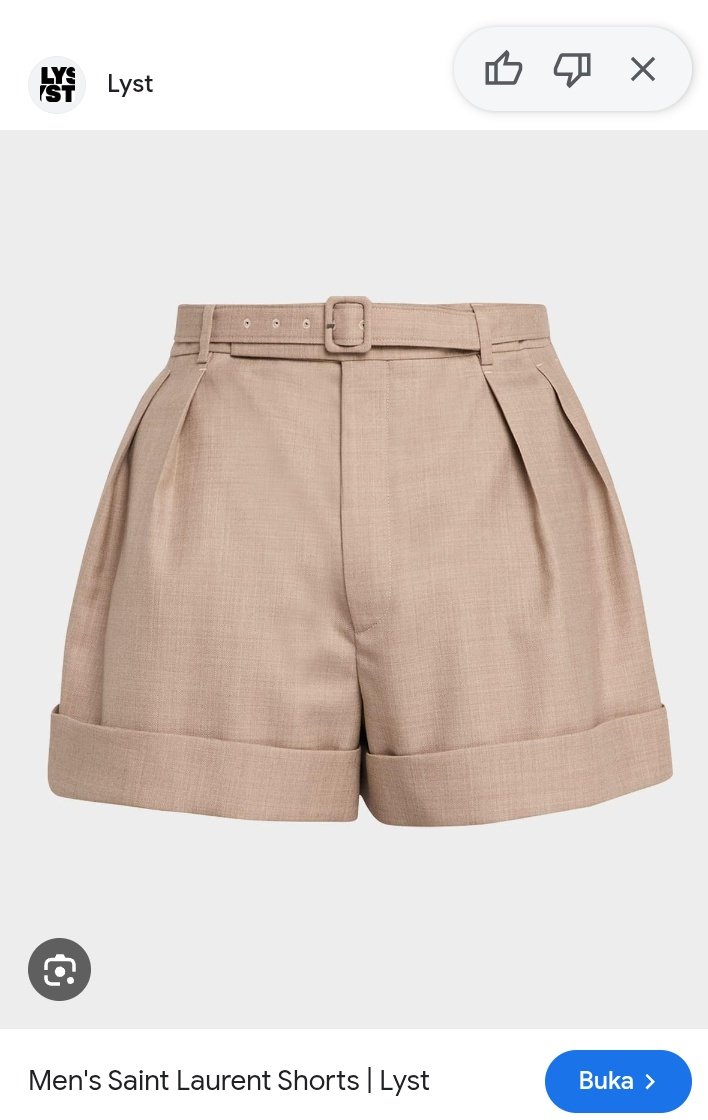 mrhuang323's tweet photo. The shorts he’s wearing are also from men’s collection, sorry if renjun looks a little different (too pretty) https://t.co/GtXJOwayJp