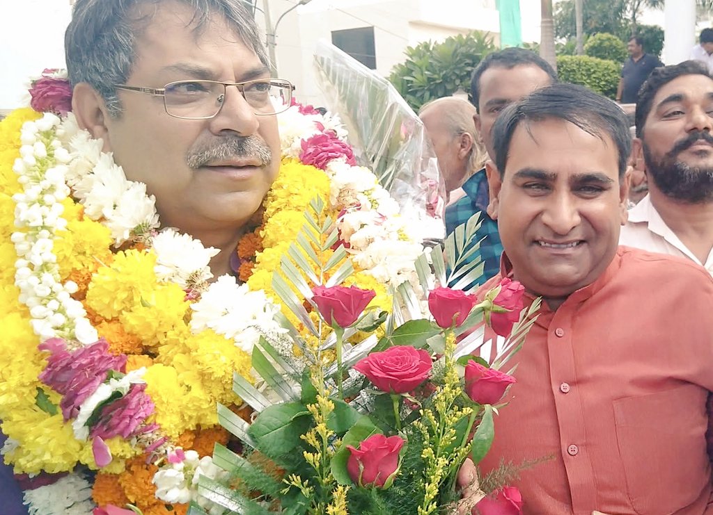 ShailenderVer16's tweet photo. कुशल संगठनशिल्पी,सहज सरल स्वभाव के धनी  @BJP4Rajasthan के पूर्व अध्यक्ष,वर्तमान @BJP4Haryana के प्रभारी आदरणीय भाई साहब श्री सतीश पूनिया जी को भाई साहब को राज्यसभा के लिए उम्मीदवार बनाए जाने पर हार्दिक बधाई,शुभकामनाएं।
@DrSatishPoonia https://t.co/AH4TNAddHk