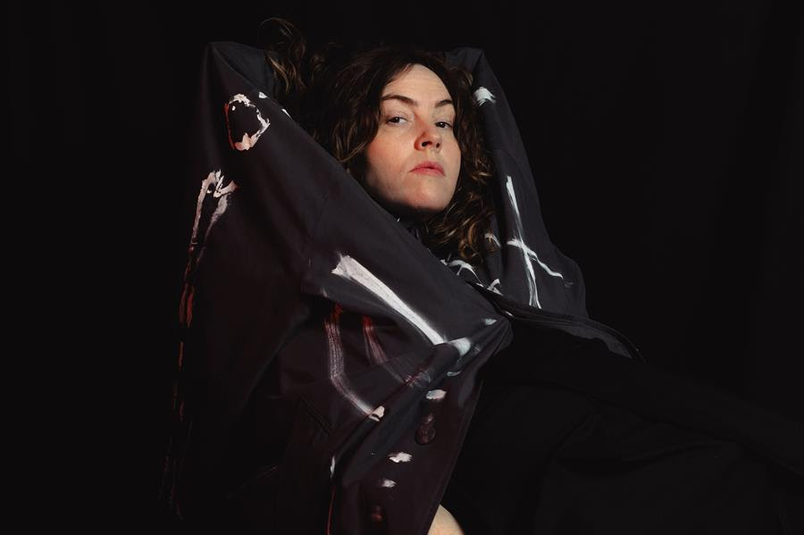 NoiseMag's tweet photo. Cinq ans après "Engine Of Hell", EMMA RUTH RUNDLE sortira son nouvel album mi-septembre. Extrait : https://t.co/iPAnBB9uo6 https://t.co/jtmacRHyAJ
