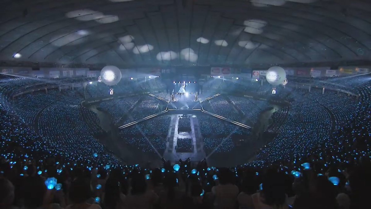 fumishino_kpop's tweet photo. なんか“東京ドームで気球飛ばせるグループは金ある”みたいなの流れてきたから、便乗してSHINeeのも載せとこうぜ https://t.co/NvKeSfZG50
