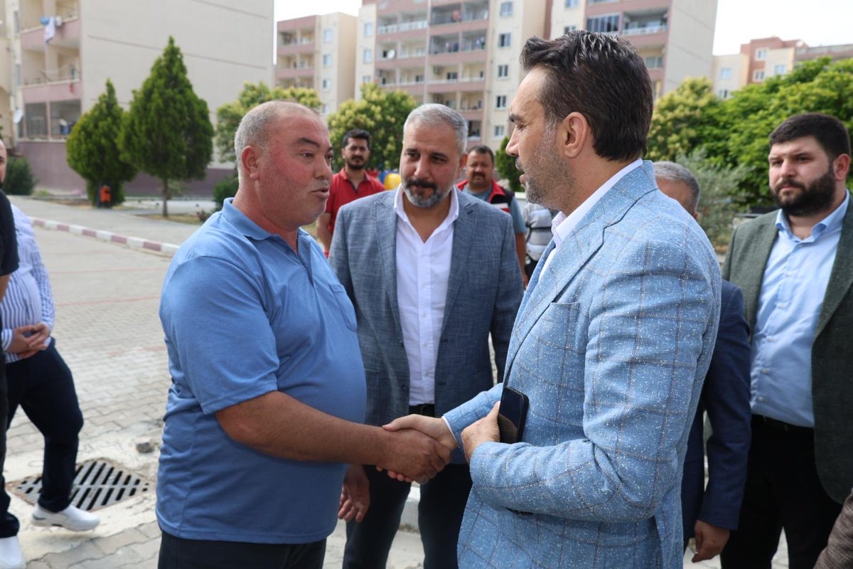 AdemAldemir33's tweet photo. 📍 Tozkoparan Zahit Mahallesi | Tarsus

✅ Şehit Ailesi Ziyareti

İl Yönetim Kurulu Üyelerimiz, Tarsus İlçe Başkanımız Sayın Fevzi İnan ve Tarsus İlçe Teşkilatımızla birlikte, Şehidimiz Oktay Nenni'nin Tozkoparan Zahit Mahallesindeki bizlere emaneti olan kıymetli ailesini ziyaret ederek Cumhurbaşkanımız Sayın Recep Tayyip Erdoğan’ın selamlarını ve muhabbetlerini ilettik.

Şehidimizin ruhu şad, makamı Cennet-i Âlî olsun. 🇹🇷

#AKParti #Mersin
#ŞehitAilesi