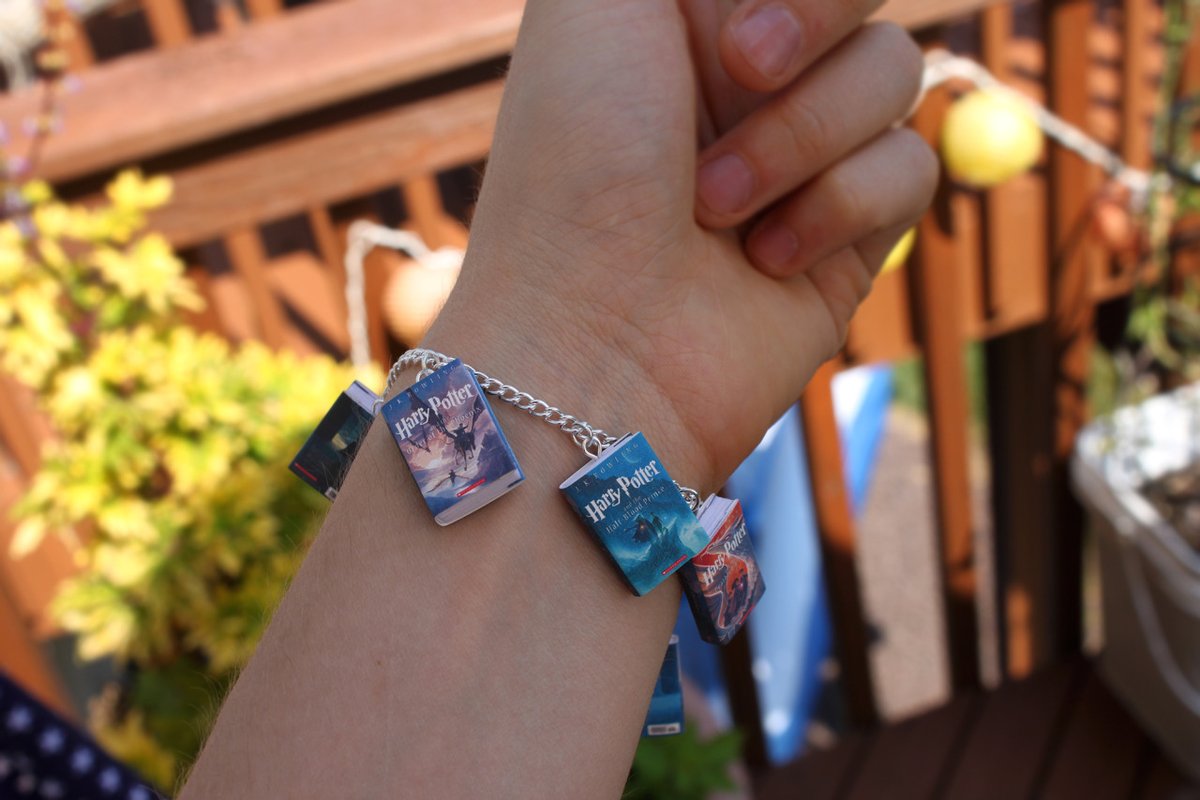 PotterWorldUK's tweet photo. Harry Potter Miniature Book Bracelet by Little Literature https://t.co/lGUBNRIB1Z