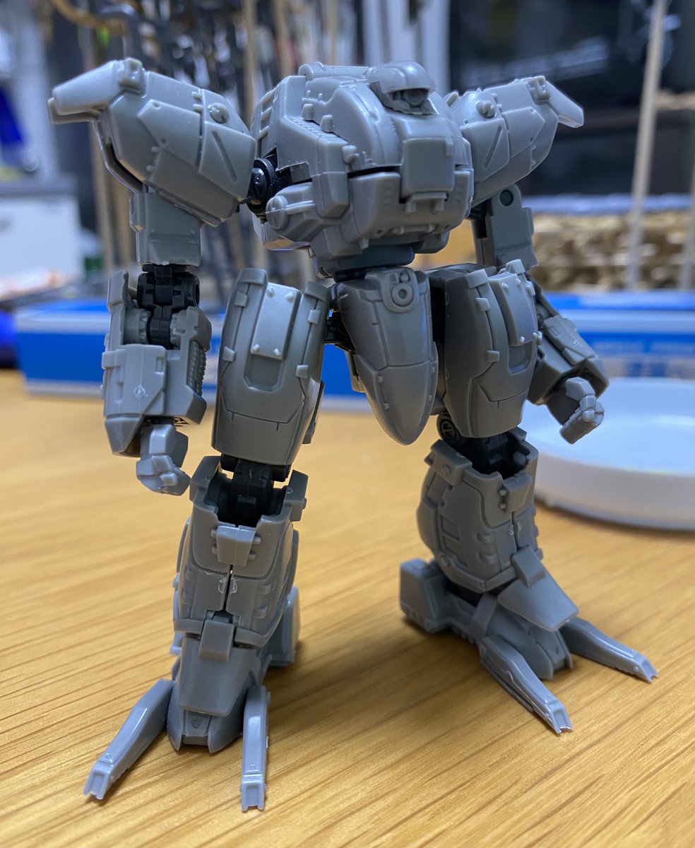 f_kosuke's tweet photo. ライトグレー版ギザを素組ング

ようやくギザ組んだよ初めてだよ組みやすいよ
めちゃくちゃ面白いよこの機体

#ストラクチャーアーツ
#フロントミッション https://t.co/WJrsSx2SFJ