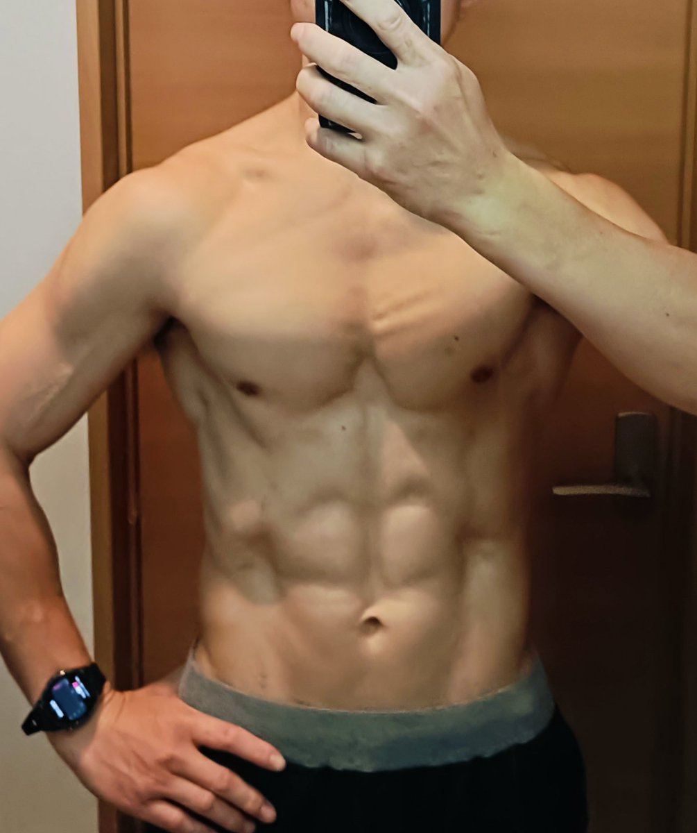 dai_training's tweet photo. 仕事が休みの日🌴

家事をやって、 やるべきことを終わらせてから筋トレへ💪

家族との時間も大切。 自分の成長も大切。

だから筋トレは、 家庭と両立できる形で続ける。

長く続けるには、 無理をしないことも大事。

#40代トレーニー
#家庭との両立 https://t.co/WqBsQI8WNT