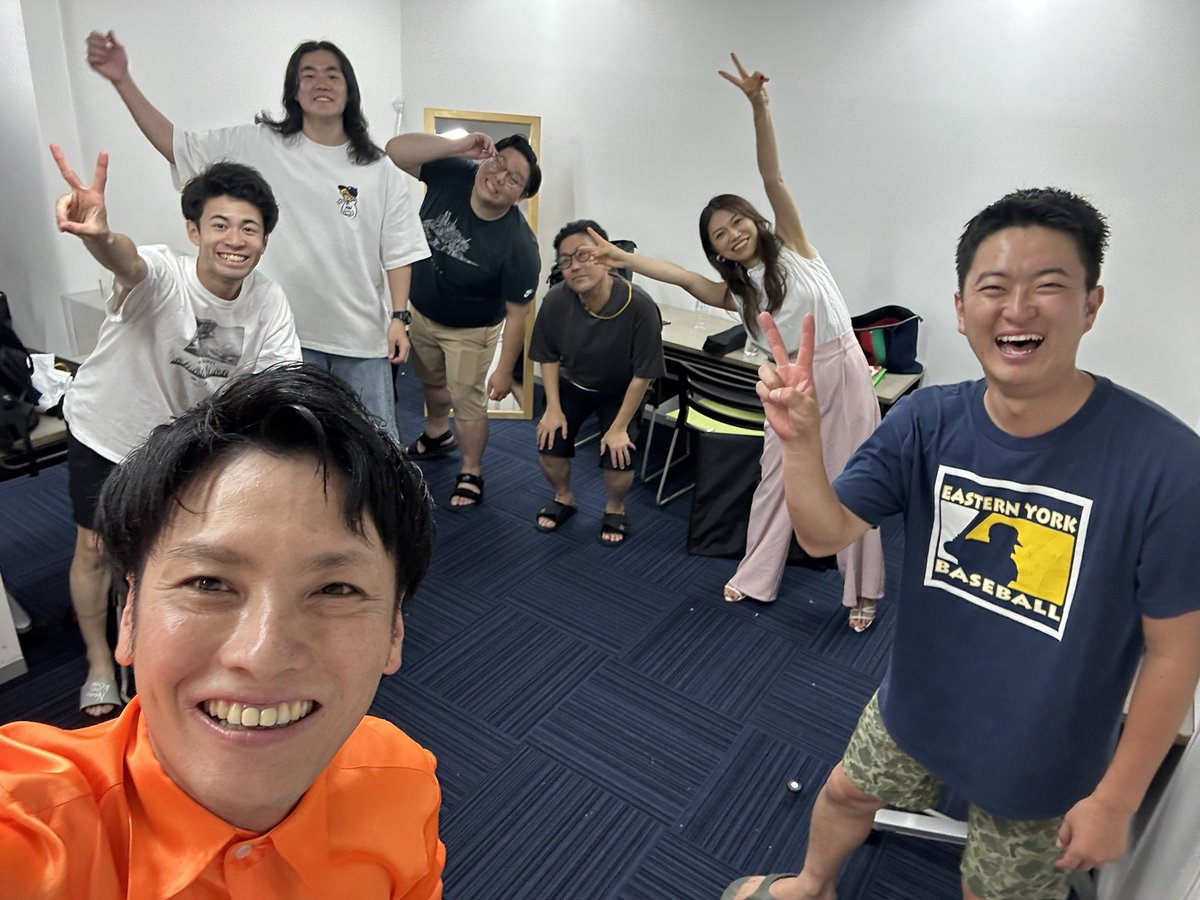 anakobayashi's tweet photo. 明日は『お笑いアレア』にSPゲストとして出させていただきます！SPゲスト！！
6/5（金）一部19時〜　二部20時〜
@アレアレア（立川駅直結）　観覧無料！
【出演者】
ザ・パーフェクト（MC）
アイモカワラズ
マシュマロマン
小林アナ（SPゲスト）

https://t.co/4w9NSoEQhg

写真は前回出た時の https://t.co/mCqbjheMpP