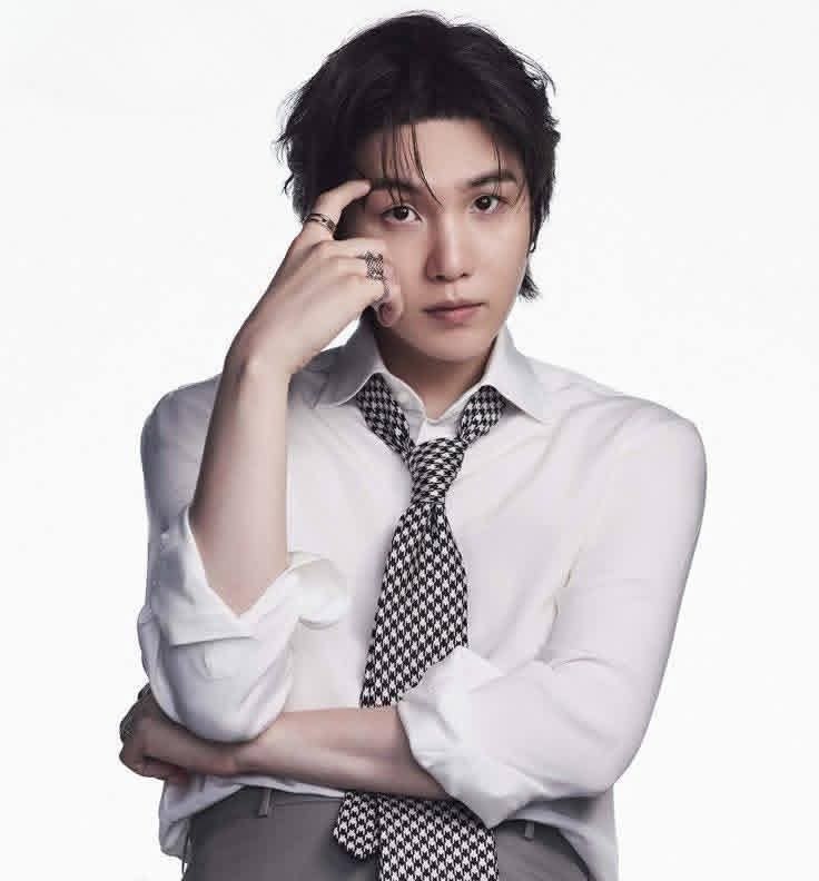 TIMYJK's tweet photo. what's your unpopular opinion about SUGA ? https://t.co/2zN80IhCtj
