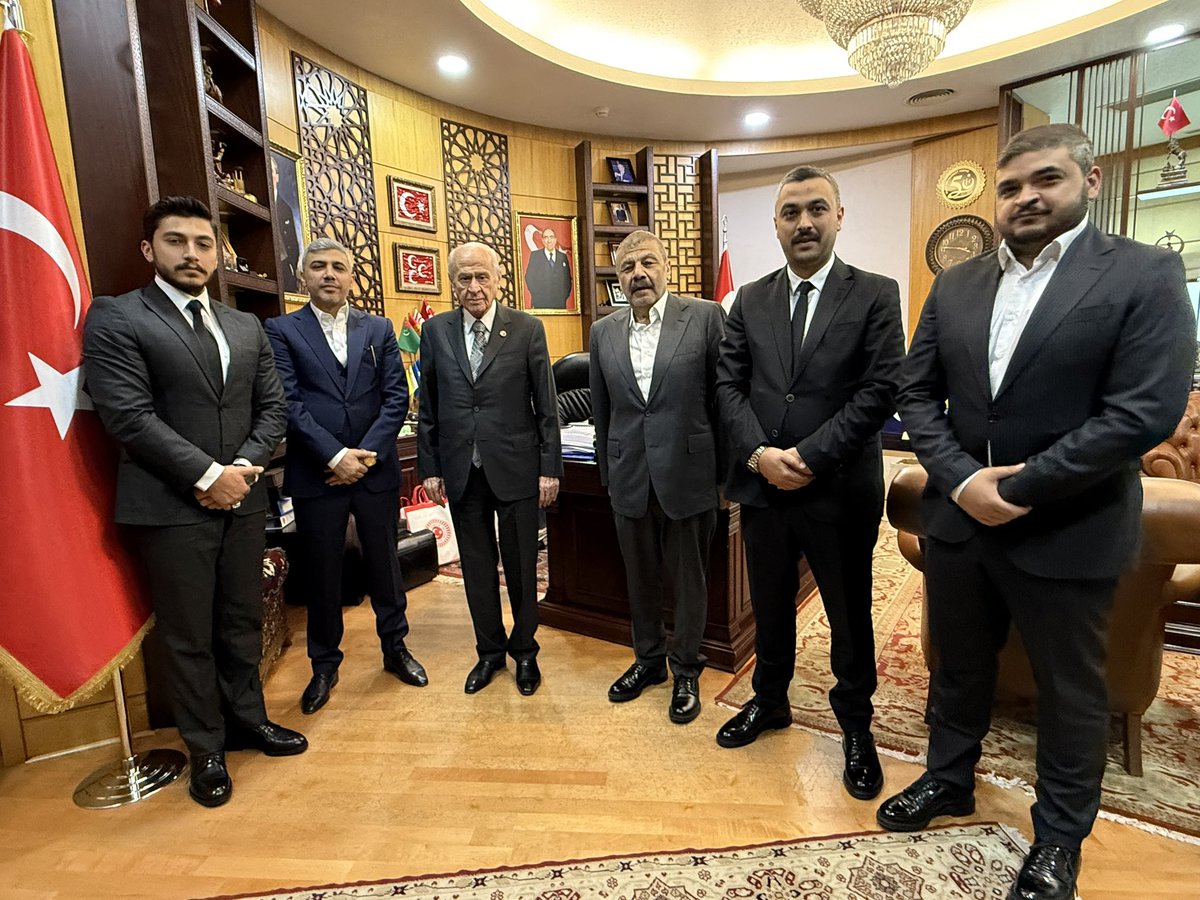 mustafafettahli's tweet photo. Atamız,Liderimiz,Bey’imiz,Genel Başkanımız Sn.Devlet BAHÇELİ Beyimizin Elini öpüp, emir ve talimatlarını aldık…
Rabbim Büyüğümüzü Başımızdan eksik etmesin…
DEVLET BABANIN EMRİNDE ve İZİNDE BİR ÖMÜR… @MHP_Bilgi https://t.co/pbA75rKo05