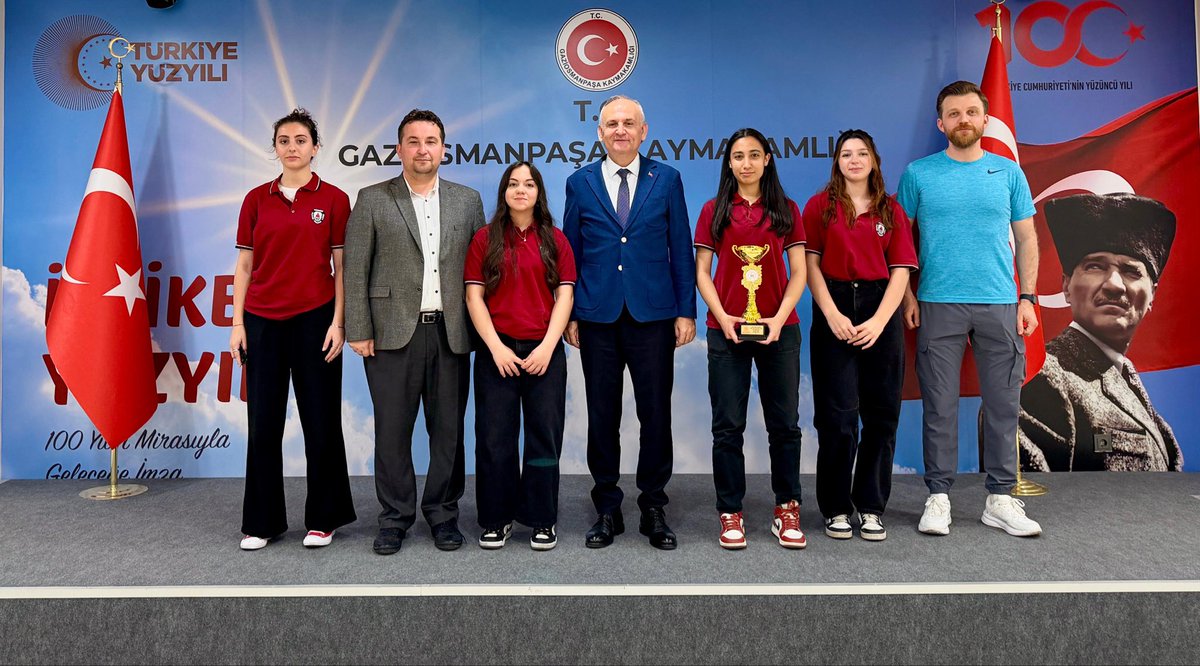 yndisk's tweet photo. Plevne Anadolu Lisesimiz bizleri gururlandırdı. İstanbul Okul Sporları Kulüpleri 3X3 basketbol genç kızlar katagorisinde İstanbul 4.sü olan kızlarimız kupa sevinçlerini bizimle paylaştılar. Öğrencilerimizin başarılarının artarak devam etmesini diliyorum. https://t.co/1eBdB2iWmv