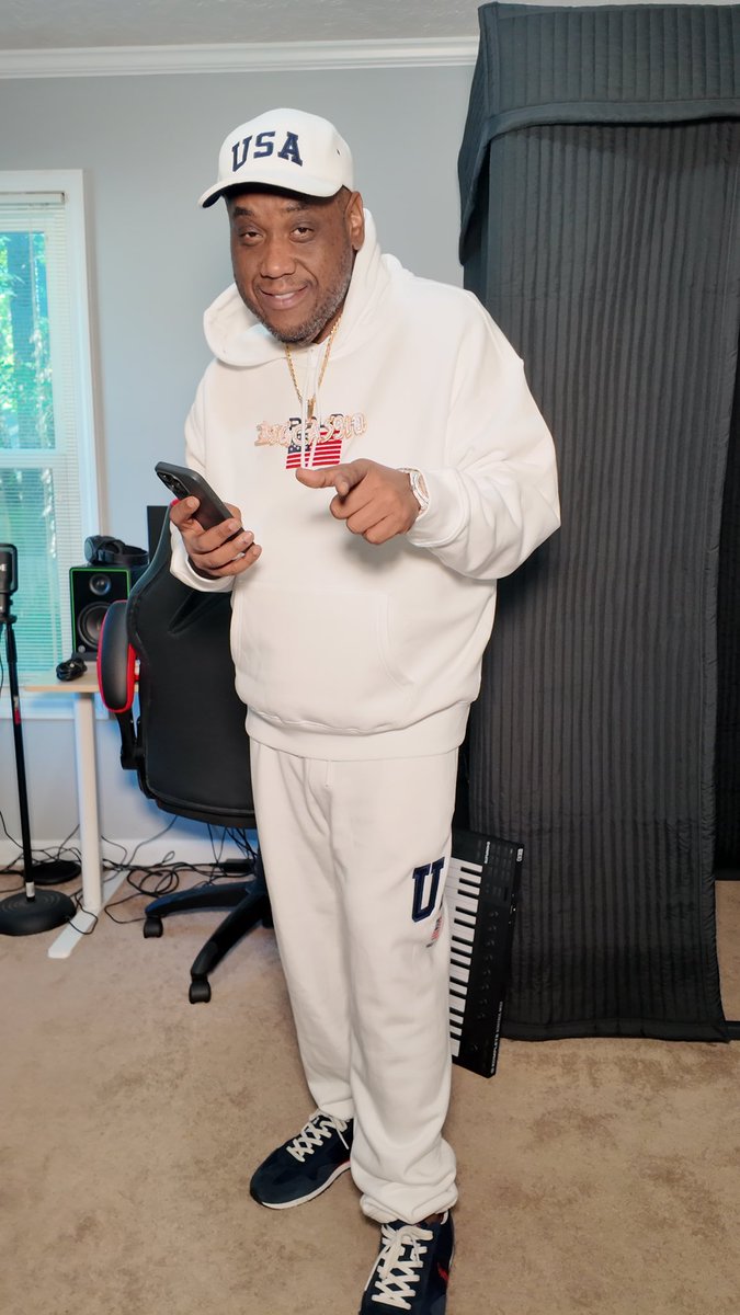 bigcas910's tweet photo. I honestly don’t give a fuck if “PM2: More Pain, More Music” ever drops… I am the flyest!!!!!! #FRESSSHHHH #WestsideStory #Fayettenam https://t.co/ErS2iGFLAY