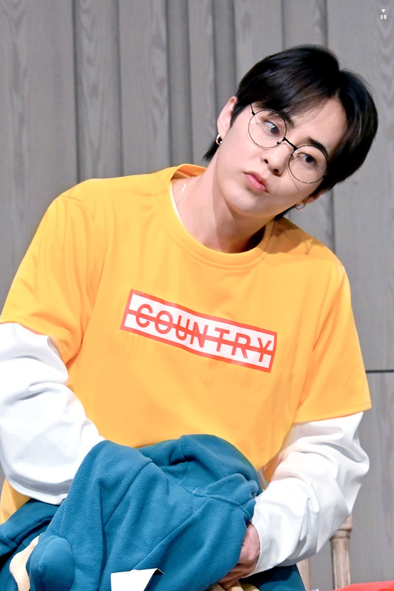 xiu_suming's tweet photo. 표정 귀여워😗〰️💛
#시우민 #XIUMIN #シウミン #秀珉 
@XIUMIN_INB100 https://t.co/RVJ5pQCjoh
