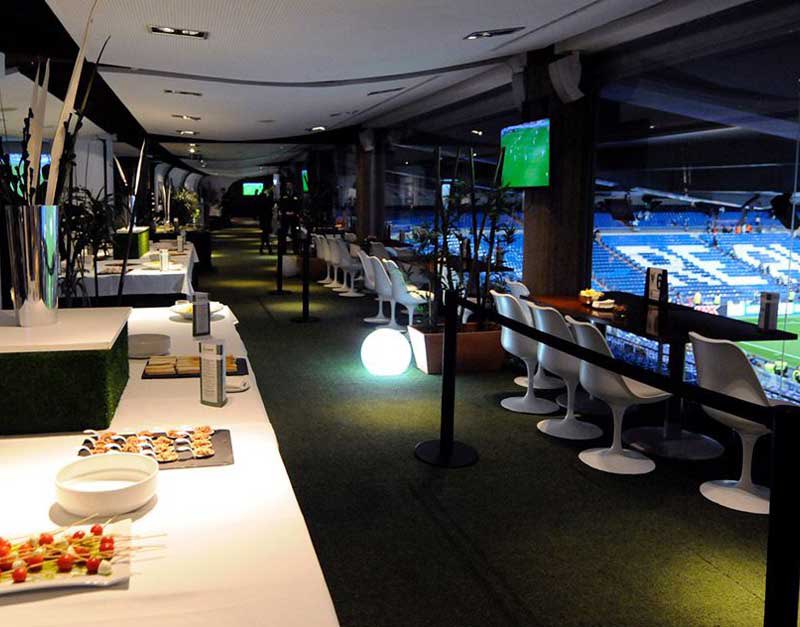 tsuyotsuyo20's tweet photo. レアル・マドリードが試みるPSL(Personal Seat License) とは？🤔

まさに不動産。約4000万で高額なVIP席自体の権利を売るビジネス(30年間保有)。ただそこにシーズンチケットは含まれず。
その席のチケットを”優先的”に購入できる。クラブの価値が長期的に上がることで権利を売却して利益が出るかも。 https://t.co/zqcVEsh9Fy