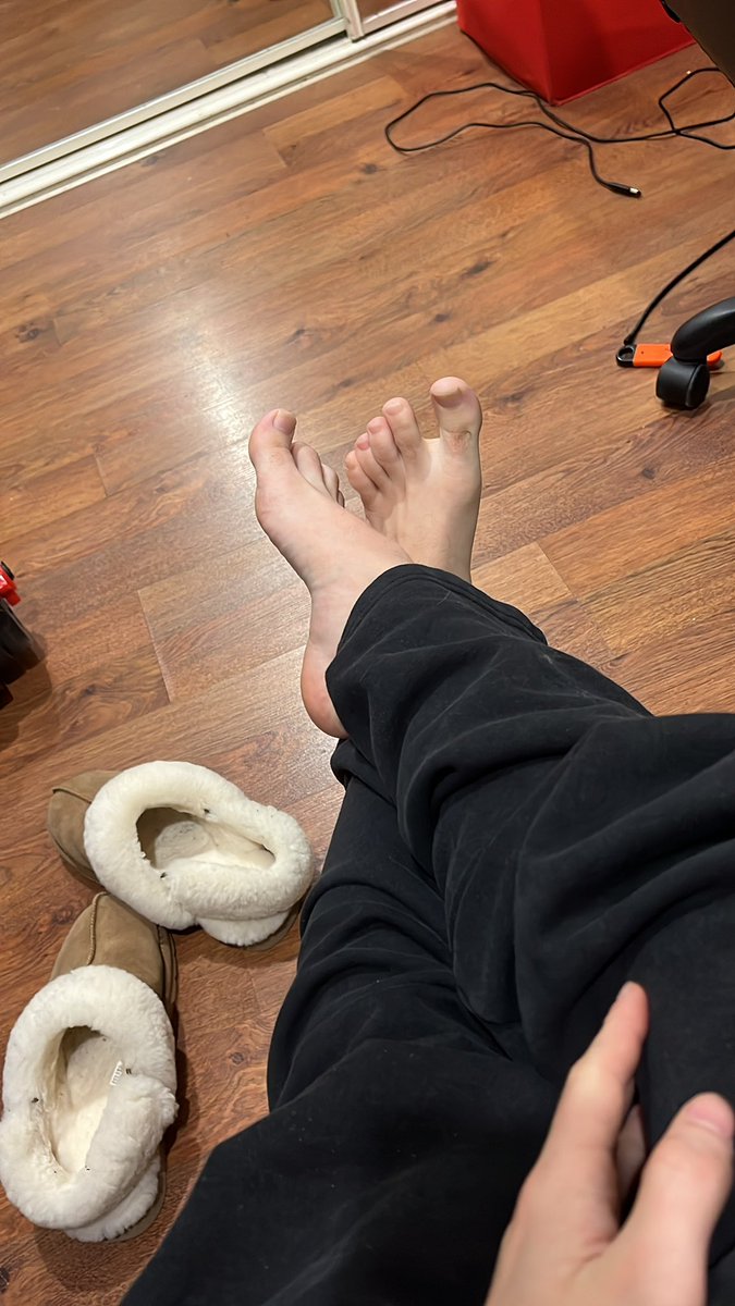 pleasedtoXx's tweet photo. Just got home from a big day out, who’s gonna help me clean up? https://t.co/pRPD5yLmIF