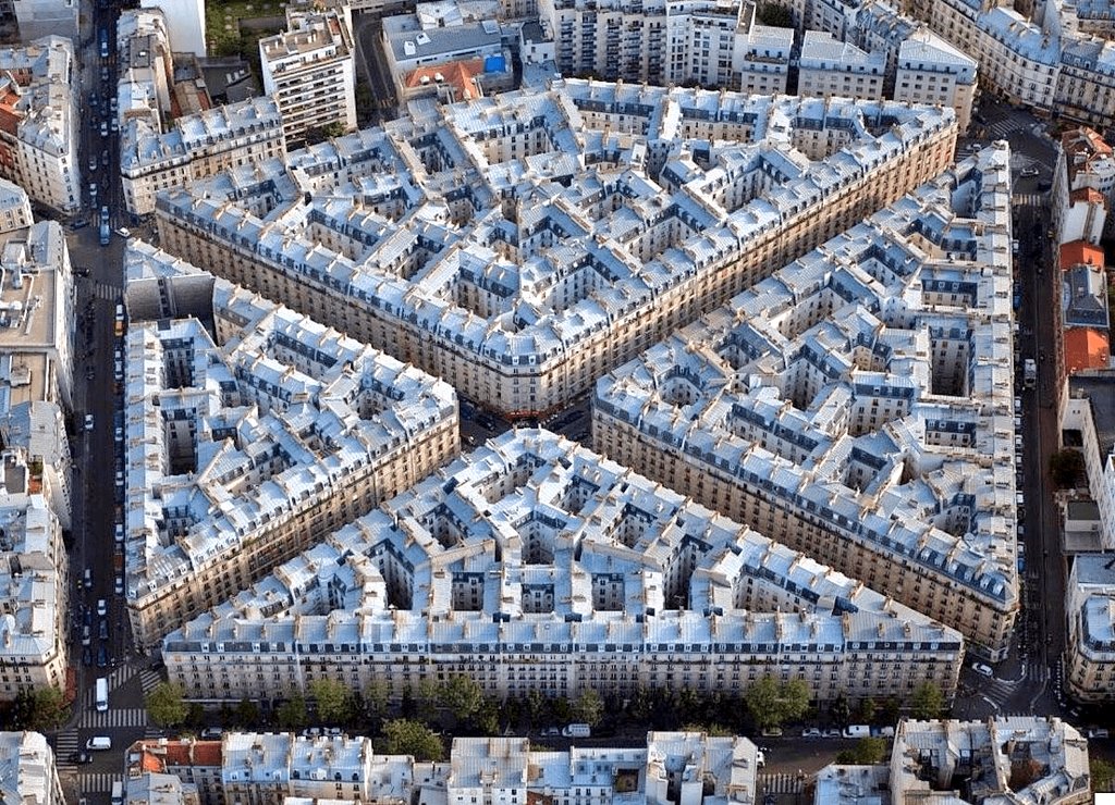 parisvisites's tweet photo. Le #Paris de Napoléon III et d’Haussmann. Immeubles et artères : superbe exemple ici, rues Simart/Eugène Sue. 
https://t.co/lEYcJwOCj4 https://t.co/2qwIPr0Wzw