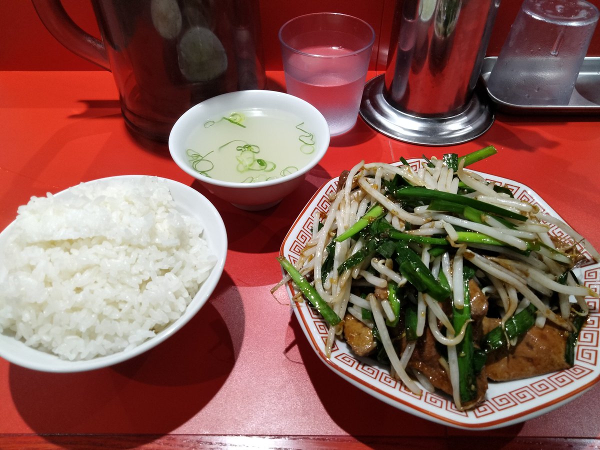 l4467's tweet photo. 実は原宿までガチャガチャ探しがメインの日でした〜♪

←念願の「レバニラ満腹」で食べたした。
レバーを倍のを注文しましてもやしとニラの下はぶ厚くて美味しいレバーがびっしりでした(^^)v

→ガチャガチャも楽しかったですし、ちいかわパンも「原宿餃子楼」の冷凍餃子も楽しみです。 https://t.co/EYqVOgiyVf