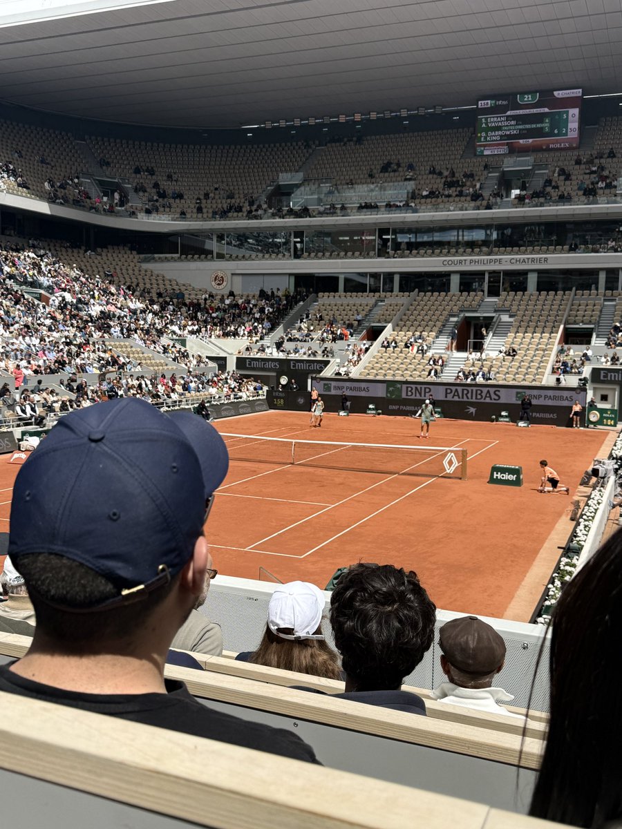 ruththegreatest's tweet photo. Je suis là! 

#RolandGarros https://t.co/wfJCznmxFw