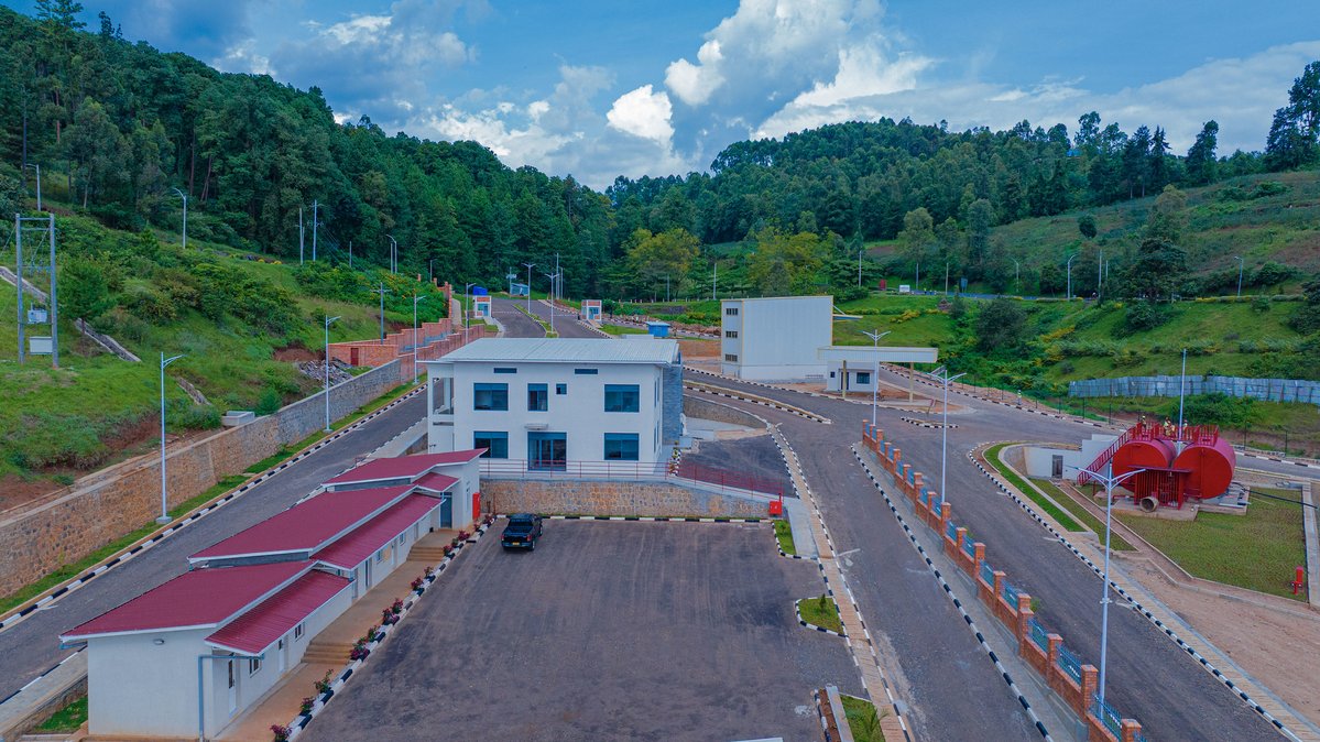 RwandaInfra's tweet photo. Amafoto: Imirimo yo kubaka icyambu cya Rusizi igeze ku musozo, aho imaze kugera ku kigero cya 97%.

Iki cyambu ni igisubizo mu guteza imbere ubukungu, kuko kizafasha kongera ubuhahirane n’ubucuruzi bwambukiranya imipaka binyuze mu Kiyaga cya Kivu. 1/2
https://t.co/nSMVJ3q7IV https://t.co/xTNSEi3uo7