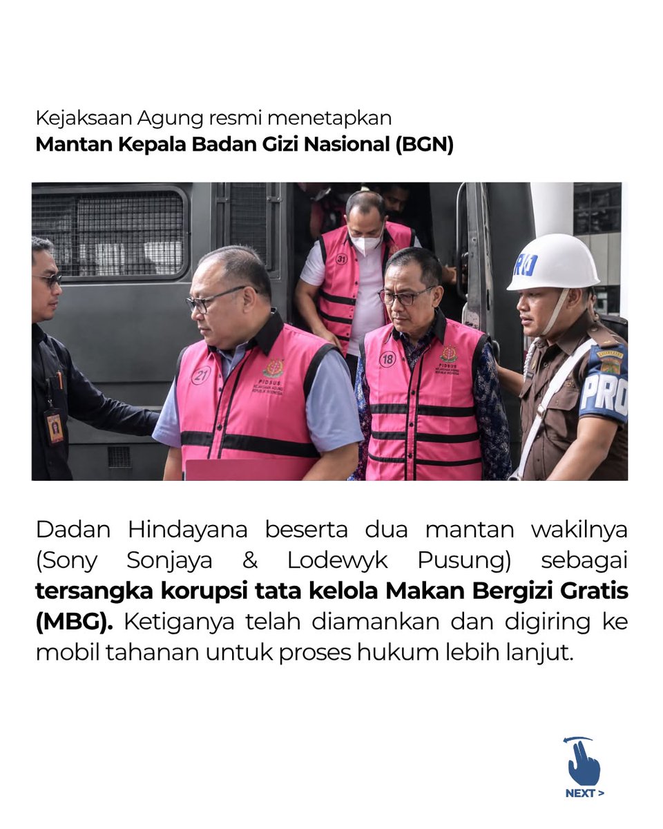 Metro_TV's tweet photo. Kejaksaan Agung resmi menetapkan mantan Kepala Badan Gizi Nasional (BGN), Dadan Hindayana, beserta dua mantan wakilnya sebagai tersangka kasus korupsi program Makan Bergizi Gratis (MBG). Mereka diduga memanipulasi pembentukan Yayasan Satuan Pelayanan Pemenuhan Gizi (SPPG) demi meloloskan verifikasi tidak sah dan mengeruk dana insentif miliaran rupiah per hari, serta melakukan pemborosan anggaran melalui pengadaan barang fiktif seperti motor listrik bermark-up tinggi, sepatu, dan tablet. Kasus ini juga menyoroti rekam jejak kontroversial Dadan, mulai dari klaim medis yang tidak ilmiah hingga rencana membuka program serupa di Jeddah saat pelaksanaan di dalam negeri masih berantakan.

#MakanBergiziGratis #DadanHindayana #KorupsiMBG #BadanGiziNasional