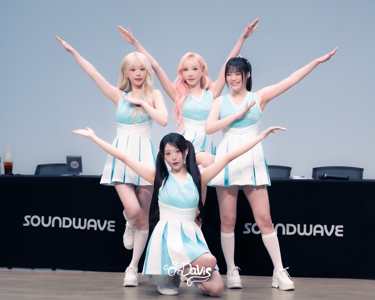 ChoDavisbawige's tweet photo. 20260502 QWER 4th Mini Album ‘CEREMONY’ OFFLINE FAN SIGN EVENT
🐶ChoDan🦊Magenta
🐱Hina🐹Siyeon
Q W E r  팀💥😂

@official_QWER @magentaof62 @hapycb @siyo_min 
#qwer #chodan #magenta #hina #siyeon https://t.co/sJCj7I17Eh