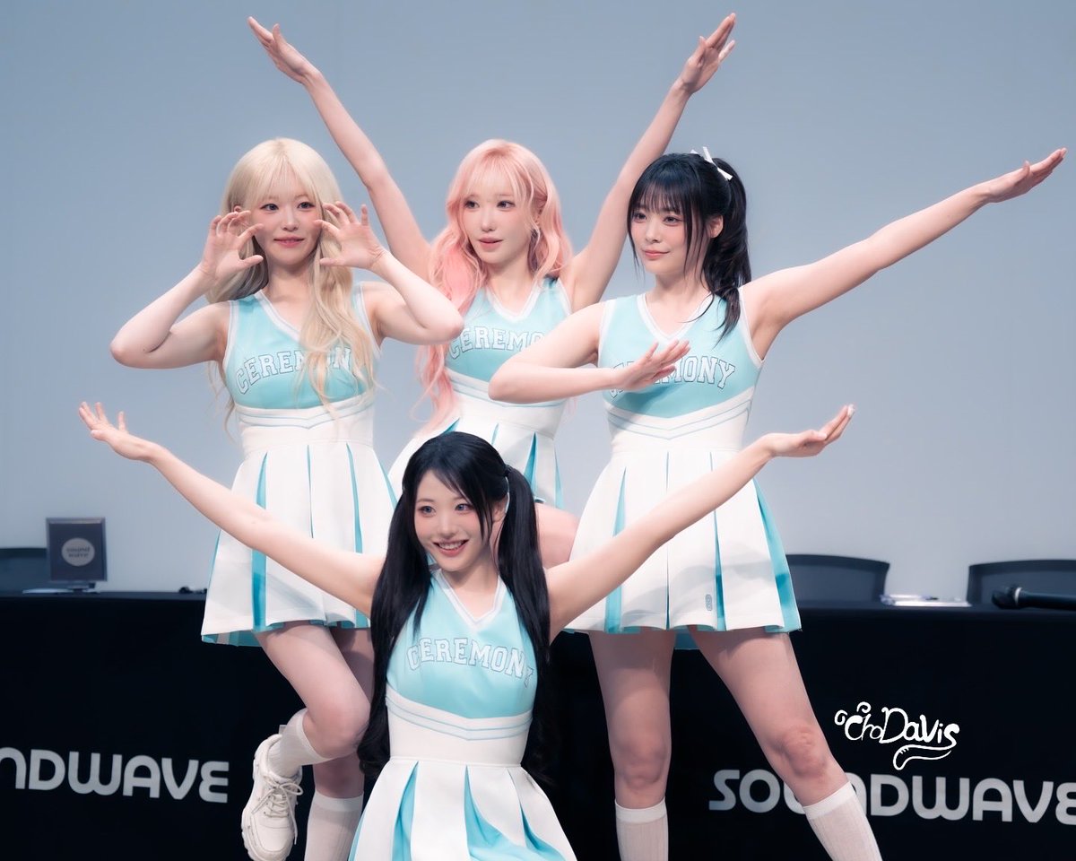 ChoDavisbawige's tweet photo. 20260502 QWER 4th Mini Album ‘CEREMONY’ OFFLINE FAN SIGN EVENT
🐶ChoDan🦊Magenta
🐱Hina🐹Siyeon
Q W E r  팀💥😂

@official_QWER @magentaof62 @hapycb @siyo_min 
#qwer #chodan #magenta #hina #siyeon https://t.co/sJCj7I17Eh