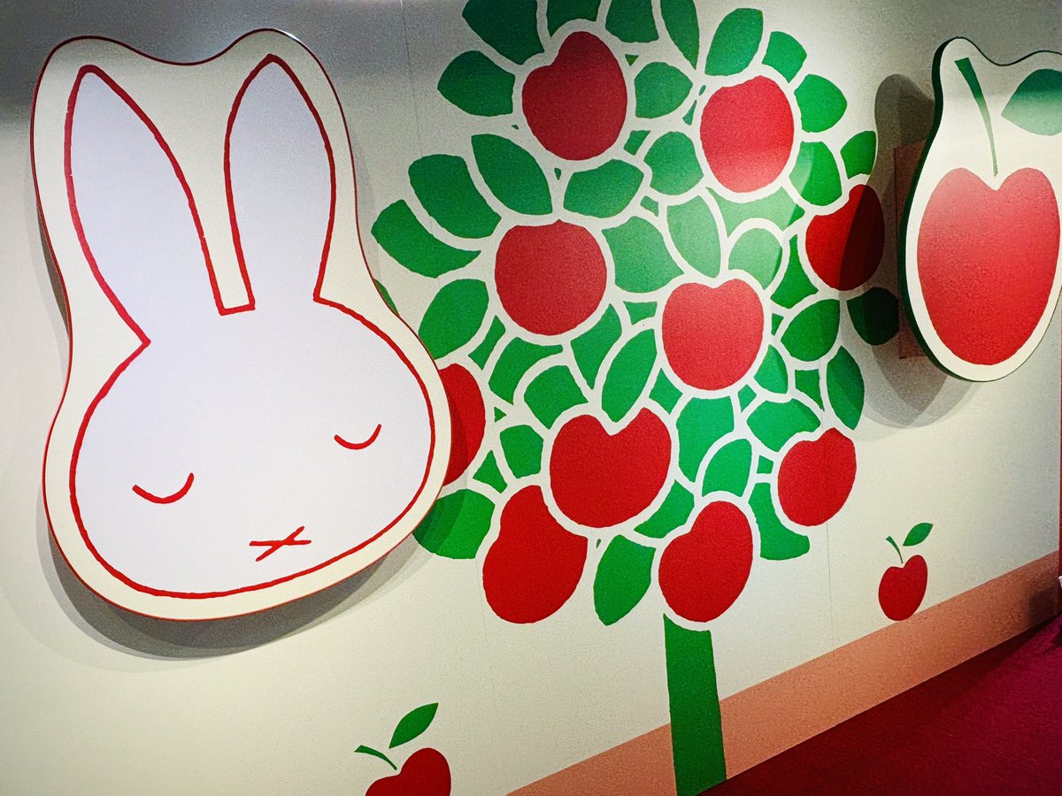 n0ring0's tweet photo. ミッフィーzakkaフェスタに行きたくて京都まで🐇
今回はリンゴとミッフィーでめちゃくちゃ可愛い🍎

京町屋「食と���」でランチして、マールブランシュでお茶して、念願の新福菜館でラーメン食べて、志津屋でパン買って、デパ地下で京都限定のお惣菜やスイーツ買ってめっちゃ『京都』した１日。 https://t.co/aMF6ZWdV54