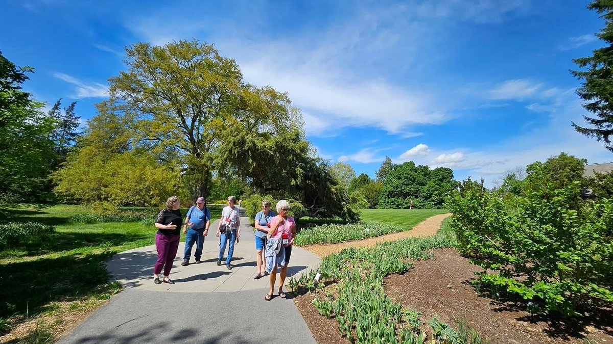 OldhamCoKY's tweet photo. Did you know that Yew Dell Botanical Gardens is one of 2 Oldham County stops on the 🌸KENTUCKY GARDEN TRAIL🌸? 

Explore formal &amp; informal gardens, a hidden fairy forest, greenhouses and historic architecture &amp; MORE!

🤩 PLAN HERE: https://t.co/YJru8QxWkC https://t.co/GeulrqoULQ