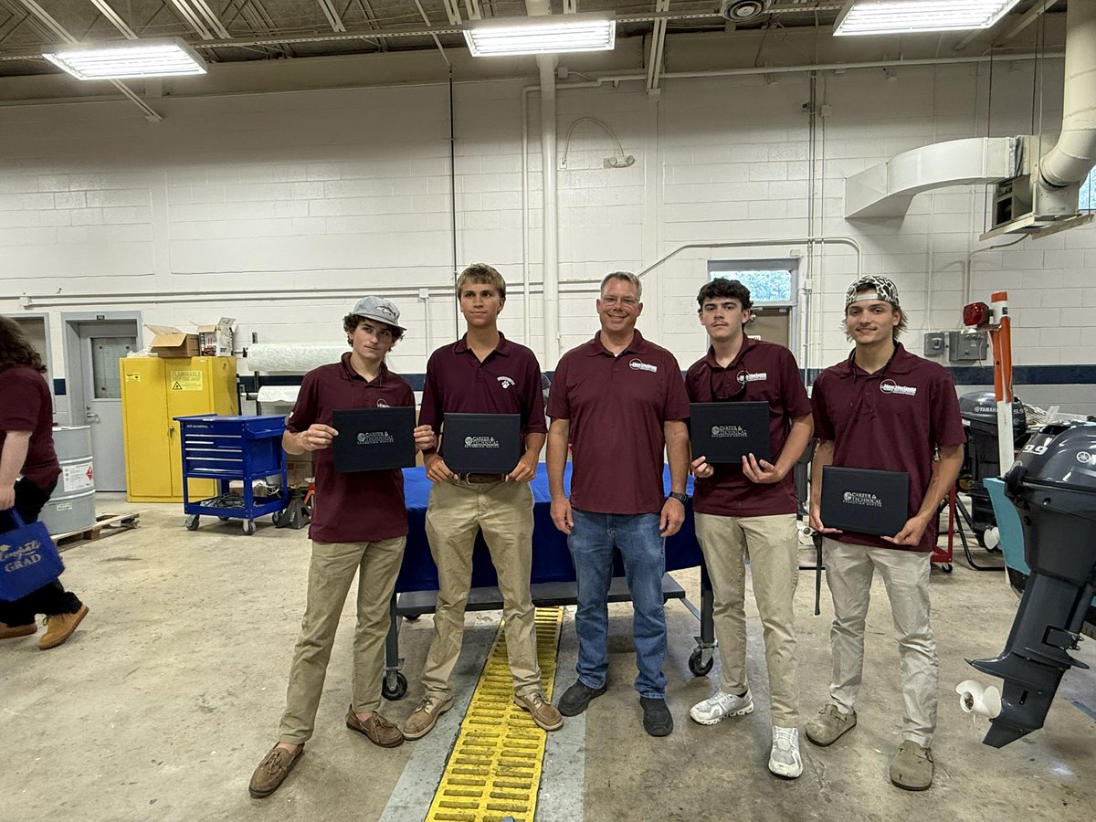 NHREC_CTE_BF's tweet photo. Shoutout to our Marine Service students! They celebrated receiving their completer certificates in a separate ceremony. We are extremely proud of them! #IgnitingPotential #ButlerFarmFam
#NewHorizonsCTE https://t.co/p0G2BH5suc