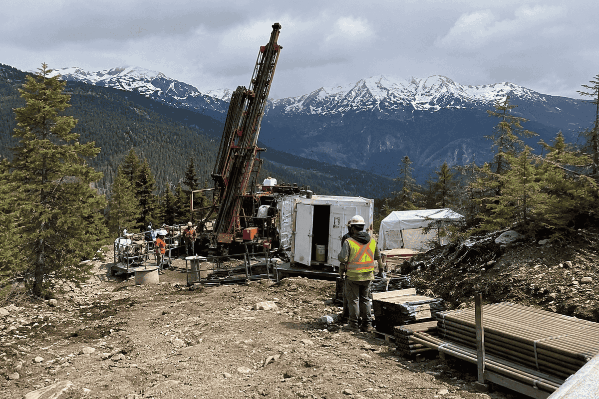 GoliathResource's tweet photo. Goliath Resources: A Discovery Gaining Momentum

🗞️ Streetwise Reports, a publication we're proud to sponsor, recently highlighted the scale and potential of our Surebet Discovery in B.C.'s Golden Triangle.

📋 Key takeaways:
• 50,000-meter fully funded drill program underway
• Visible gold reported in 92% of drill holes
• Mineralization intersected in every hole drilled to date
• Multiple high-grade zones remain open for expansion

🔩 As drilling ramps up, the 2026 program aims to further define and expand what is shaping up to be one of B.C.'s most significant emerging gold discoveries.

👉 https://t.co/0l8d5IyYh6

$GOT.v $GOTRF @SWReports #Gold #Mining