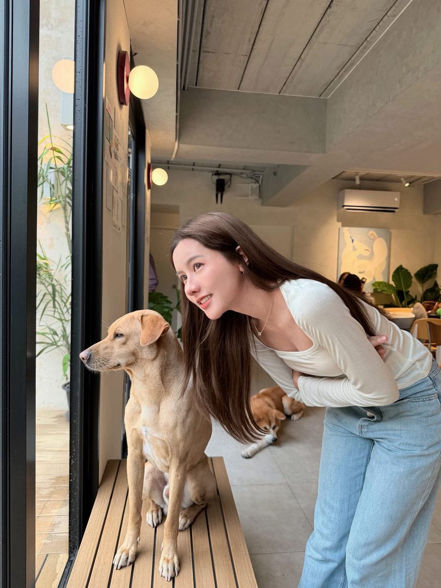 Milinter_NN's tweet photo. [IG/FB Post]
Two doggos spotted 🤎

#NamneungMilinD #TWOTWICE 

Follow Namneung on
Instagram: https://t.co/ReIxXwk75Z
Facebook: https://t.co/nXQMi3ob17 https://t.co/edJOtLW3Xl