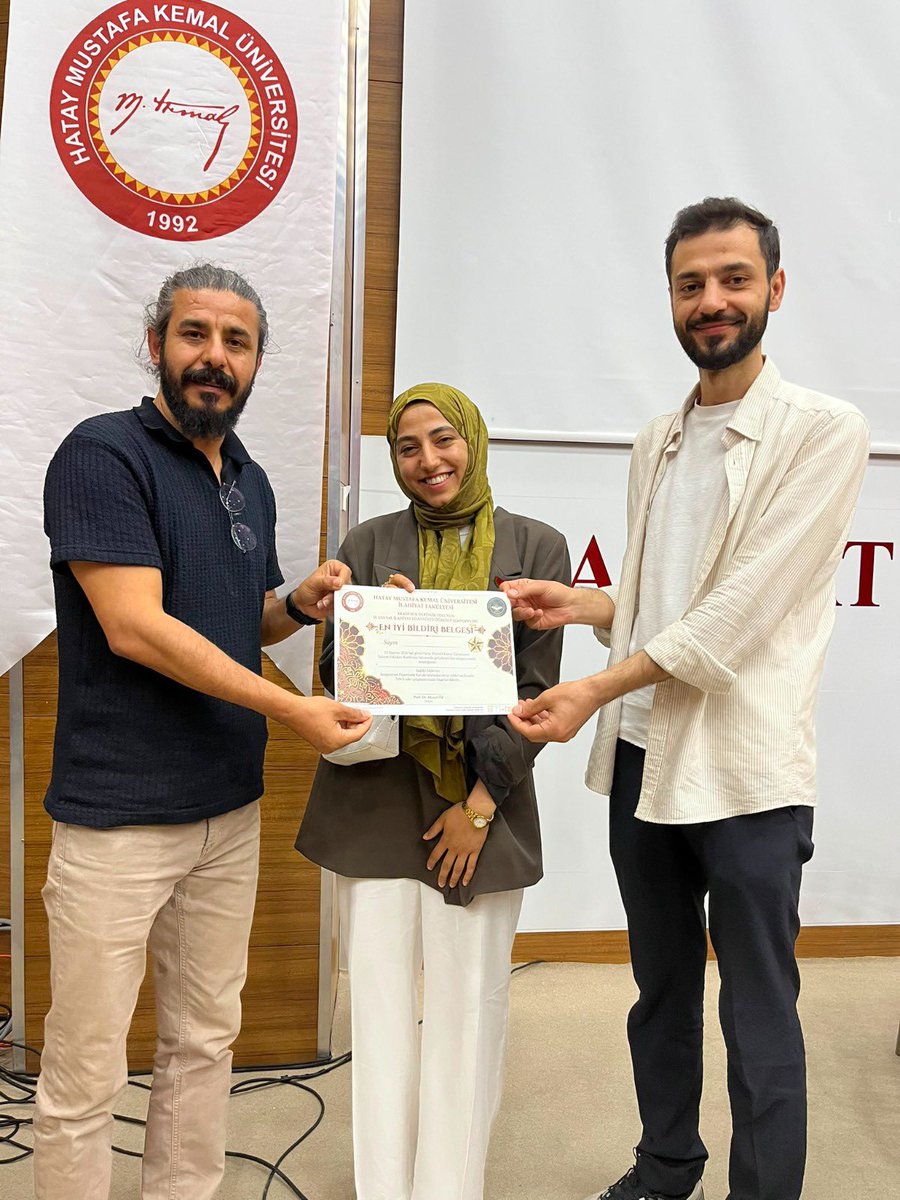 MkuResmi's tweet photo. gördü. Program sonunda başarılı bulunan bildiri sahiplerine ödülleri takdim edildi. https://t.co/JTE7NHTNWD