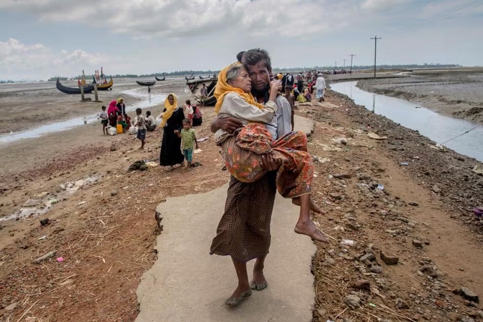 ROHRIngya's tweet photo. The ICJ Gambia v. Myanmar ruling could drop any day.

Potentially the first time a state is formally found responsible for genocide by the world's highest court.

For 1 million Rohingya in exile - this is not a legal technicality.

We'll post within the hour when it drops.

Are you following @ROHRIngya? 

#ICJ #GambiaVMyanmar #Rohingya #Myanmar @hrw