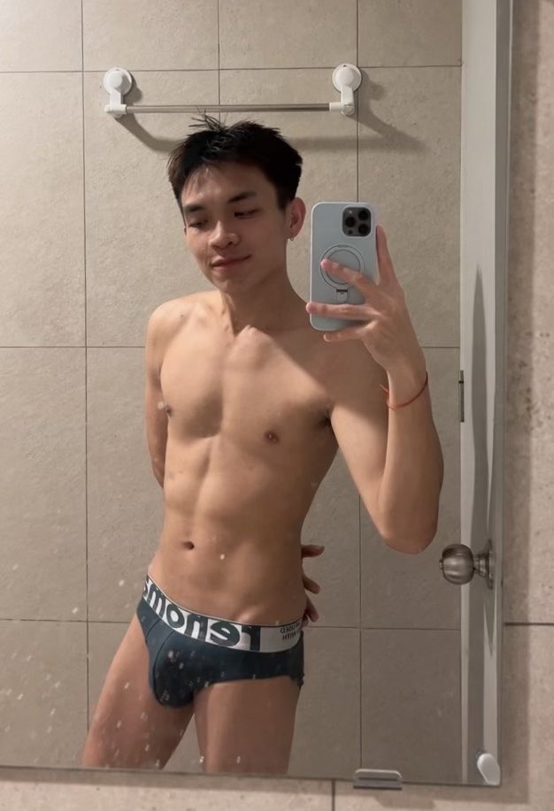 Leonidas9196's tweet photo. Yay new undies love the colourr https://t.co/OpcD8EcsuL