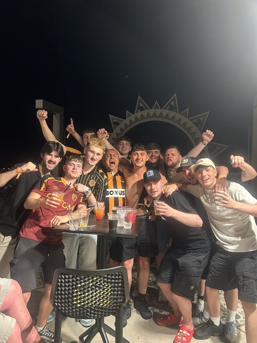 tomablett's tweet photo. Up the free tigers #hcafc https://t.co/E92kAO1QCW