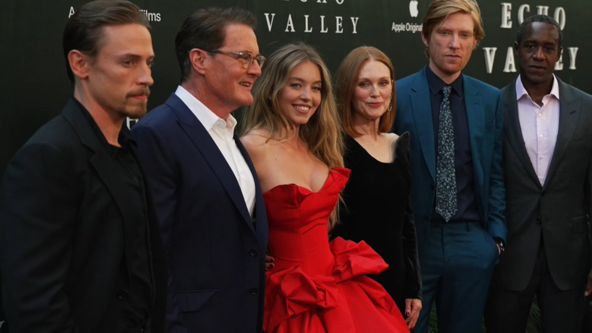 Gurifin8's tweet photo. 🎬 June 4, 2025 | On this day, the world premiere of Apple Original Films' Echo Valley, starring Julianne Moore and Sydney Sweeney, took place at AMC Lincoln Square 13 in New York City as an invitation-only event.
#SydneySweeney #EchoValley #AppleTV https://t.co/e27sUcCRr7