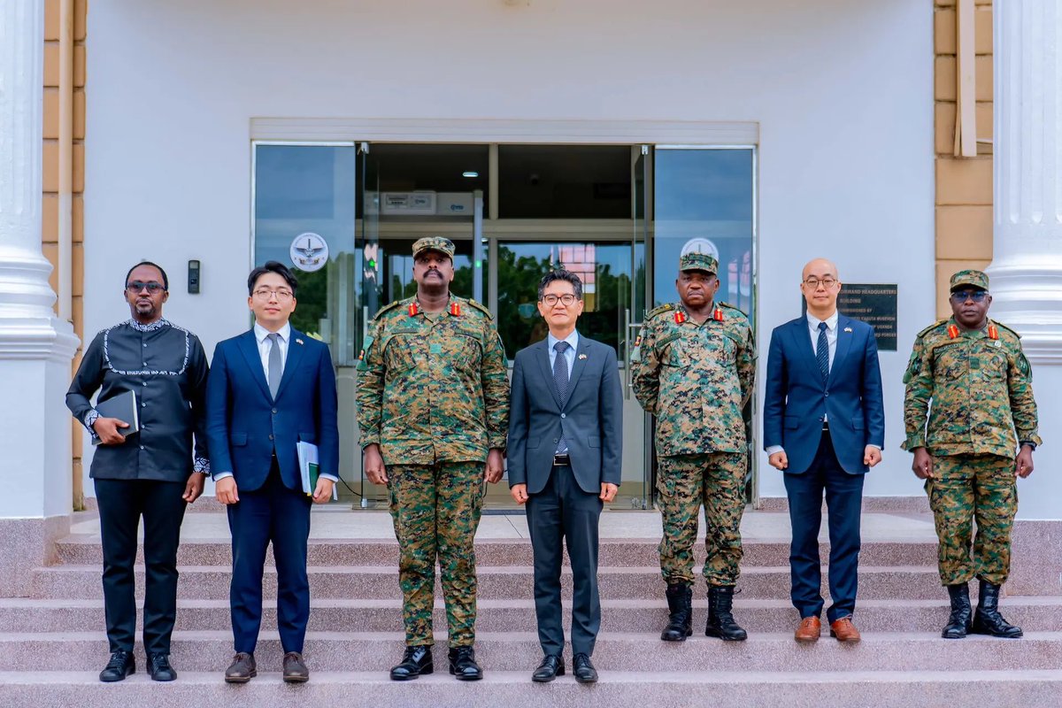 ubctvuganda's tweet photo. UPDATE- CDF General Muhoozi Kainerugaba today held a farewell meeting with the outgoing Ambassador of South Korea to Uganda, H.E. Park Sung-Soo, at the Special Forces Command headquarters in Entebbe. https://t.co/8ZjtkE8FM5