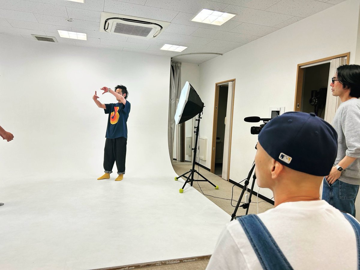 nujimak's tweet photo. 重い荷物を背負い東京へ。
ロクディム稽古。

体験・体感を言語化し
言語化を体験・体感
頭で分かっていても動けない瞬間を繰り返す。きっとこの体験・体感が血となり肉となる。

台風で奄美大島から戻って来れなかった渡。
渡の魂と共に5人で稽古。

公演準備も進んでおります！
近々、発表です！！ https://t.co/QgouPA95AL