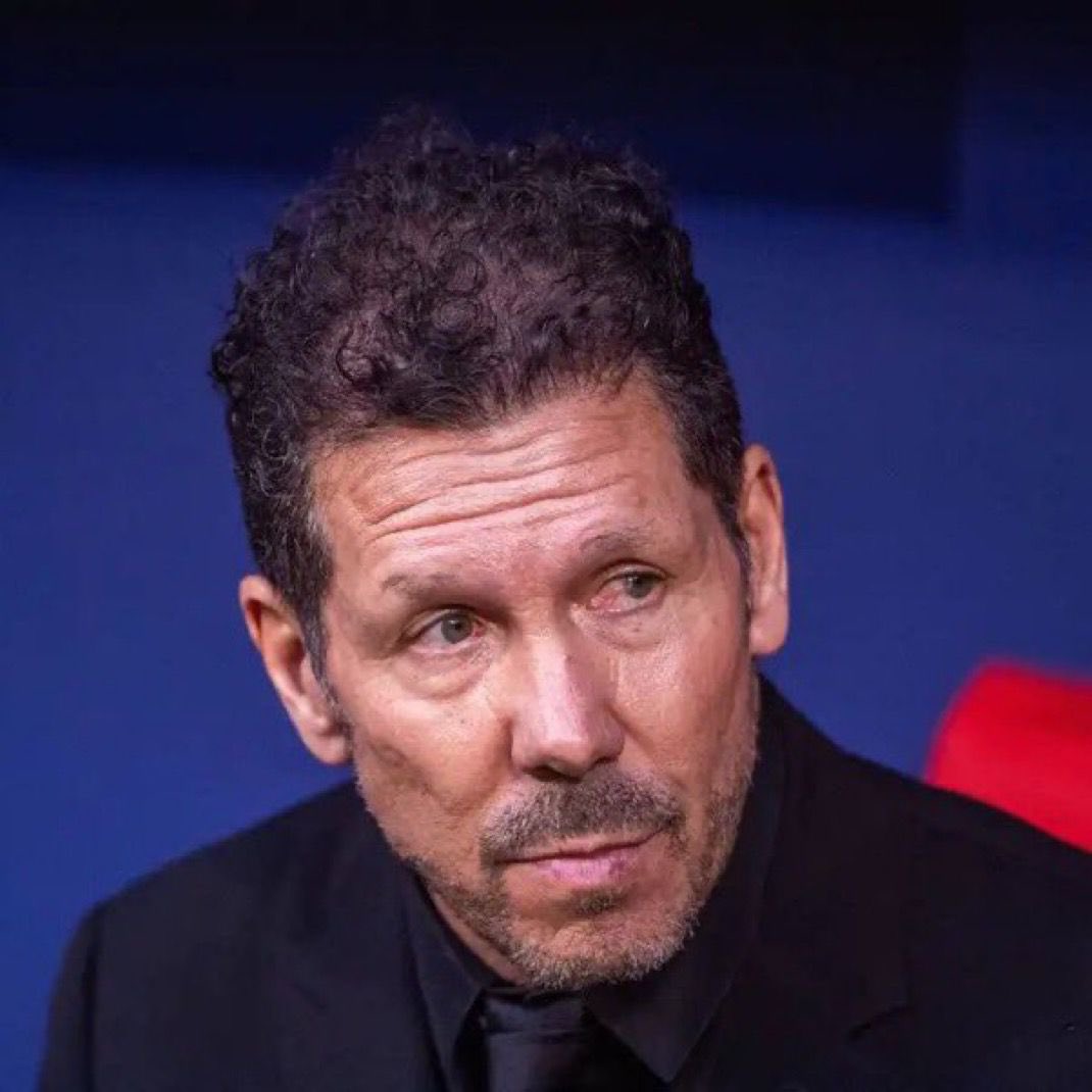 pitchpulse_X's tweet photo. 🗣️Diego Simeone : “Mourinho is signing only defenders for Real Madrid, he wants to ruin the beautiful football we play in Spain” https://t.co/RKoDAaVP3Y